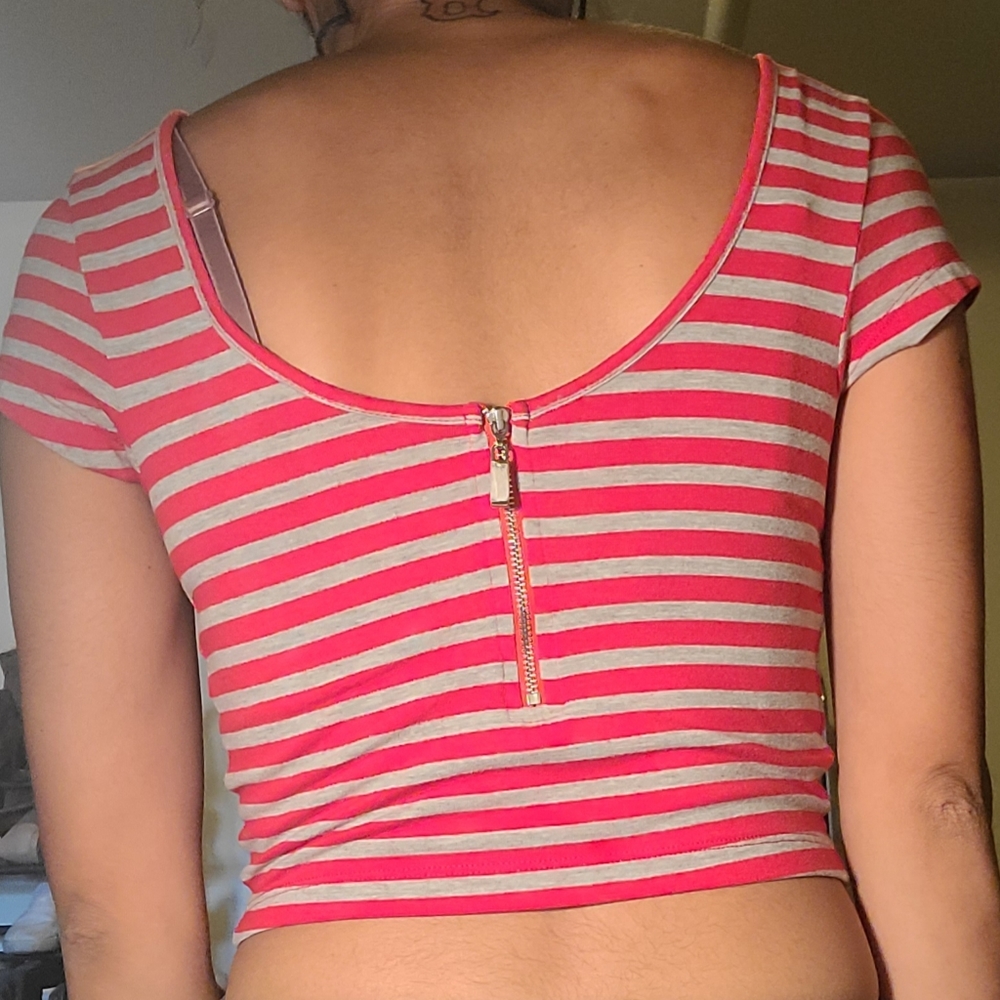 GUESS crop top - Picture 2 of 4